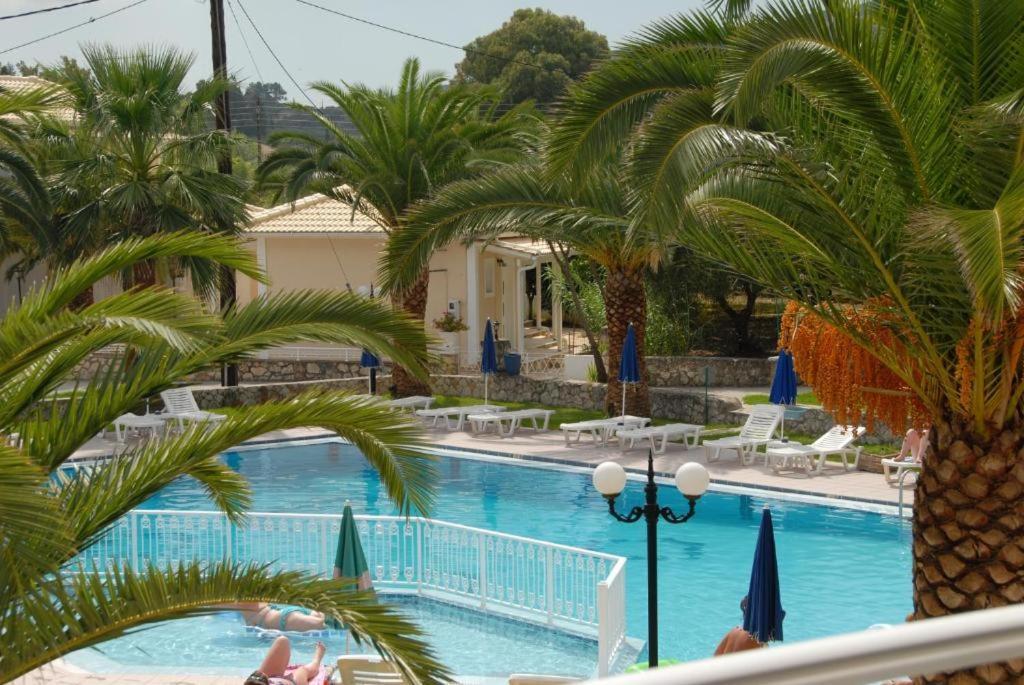 Mentikas Studios Laganas Buitenkant foto