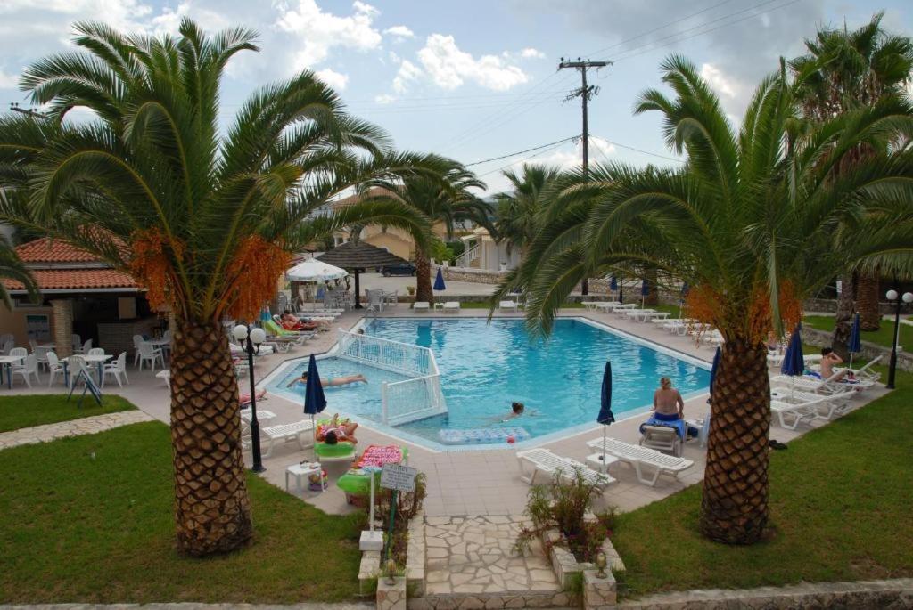 Mentikas Studios Laganas Buitenkant foto