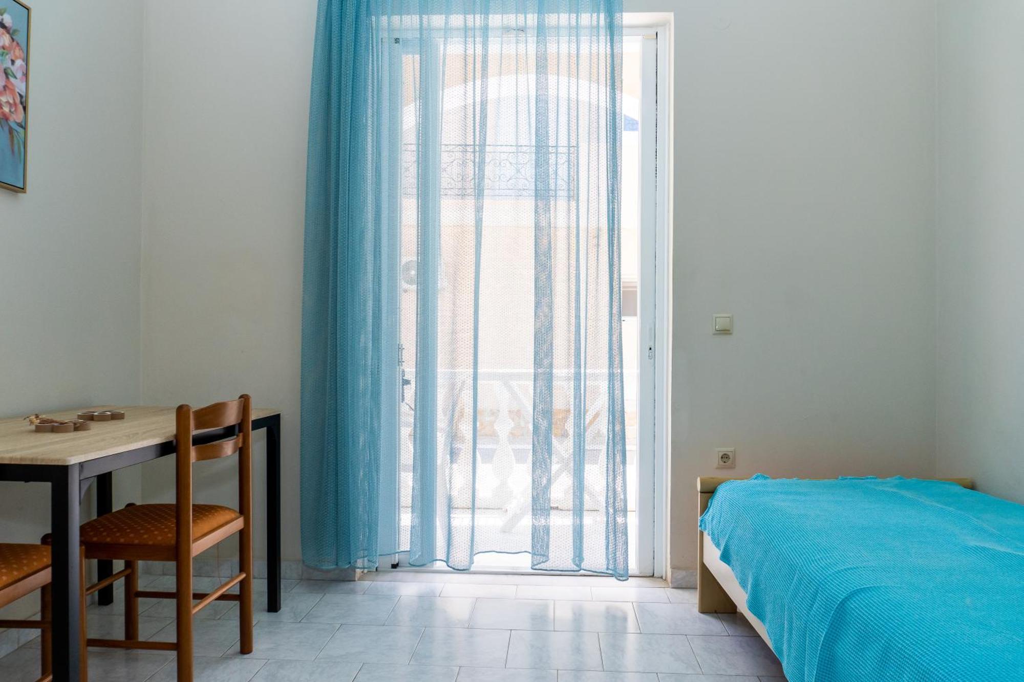 Mentikas Studios Laganas Buitenkant foto